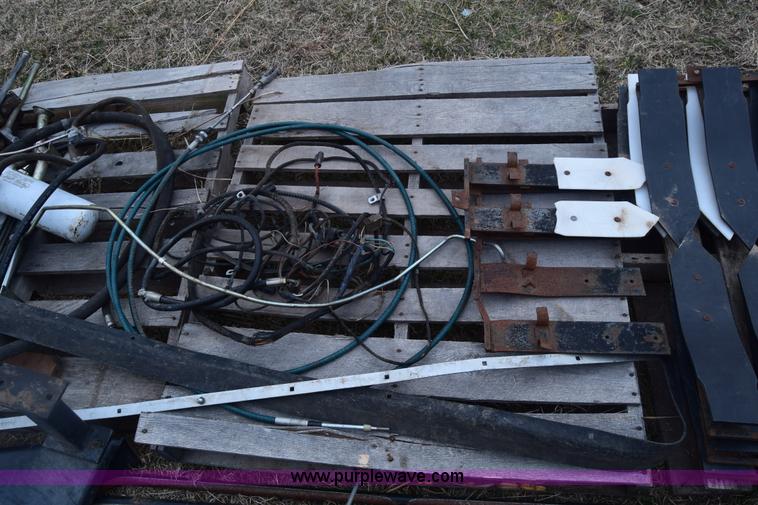 image for item K4406 1994 Gleaner R72 combine