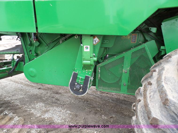 image for item K7625 1997 John Deere 9500 SideHill RWA combine