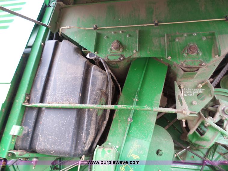 image for item K7625 1997 John Deere 9500 SideHill RWA combine
