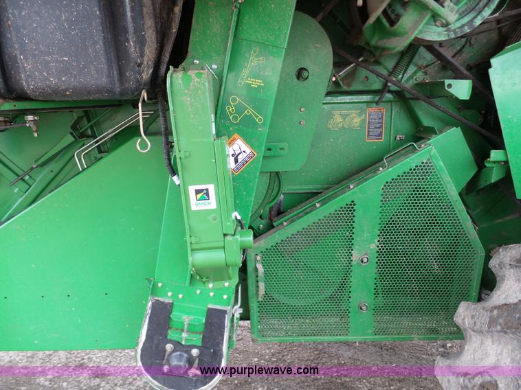 image for item K7625 1997 John Deere 9500 SideHill RWA combine