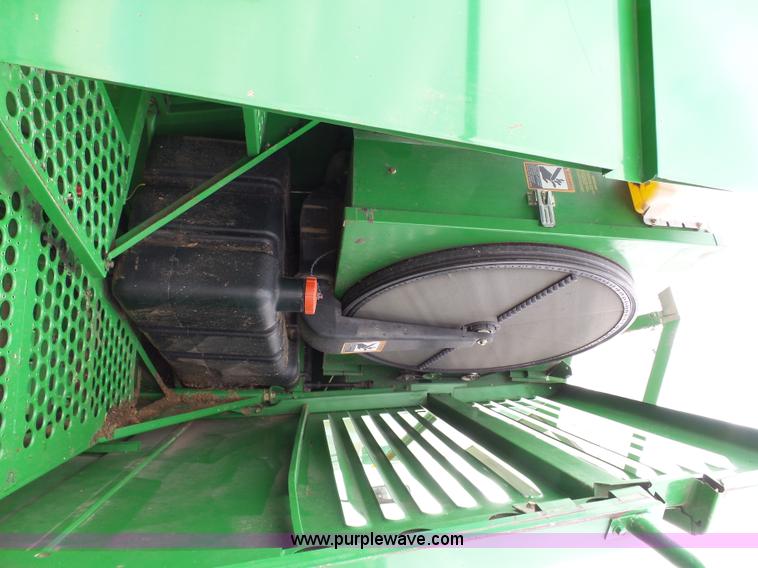 image for item K7625 1997 John Deere 9500 SideHill RWA combine