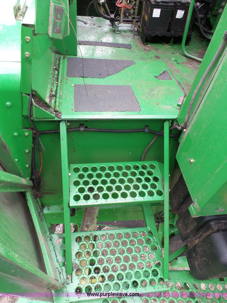 image for item K7625 1997 John Deere 9500 SideHill RWA combine