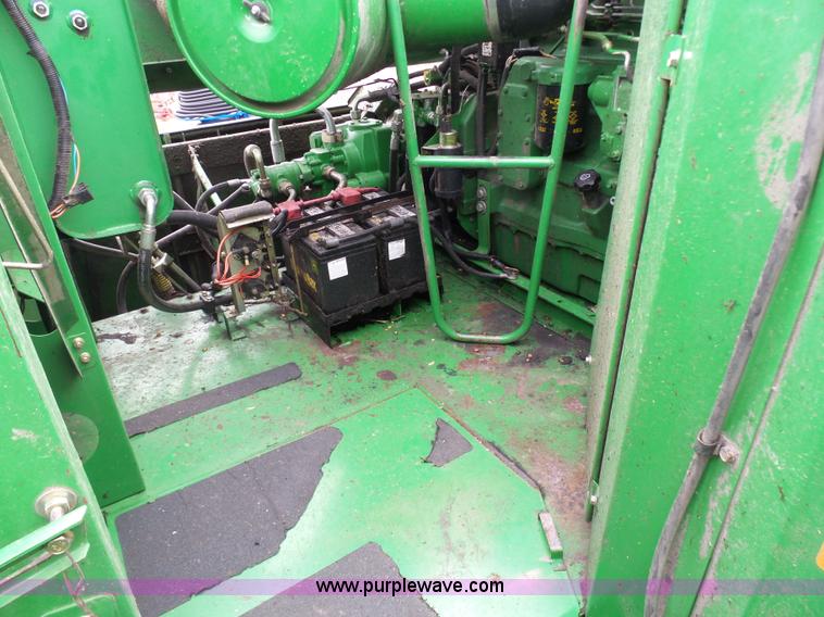 image for item K7625 1997 John Deere 9500 SideHill RWA combine