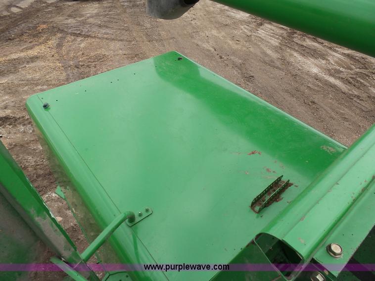 image for item K7625 1997 John Deere 9500 SideHill RWA combine