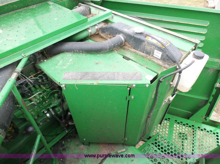 image for item K7625 1997 John Deere 9500 SideHill RWA combine
