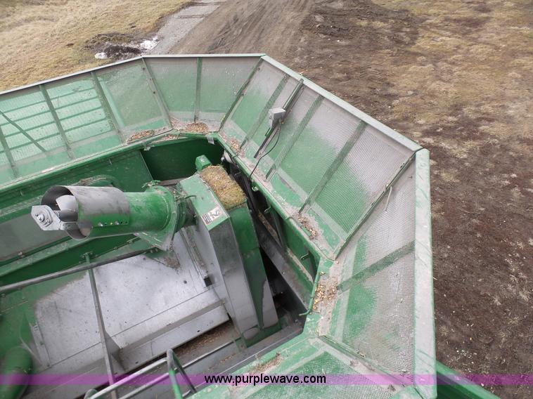 image for item K7625 1997 John Deere 9500 SideHill RWA combine