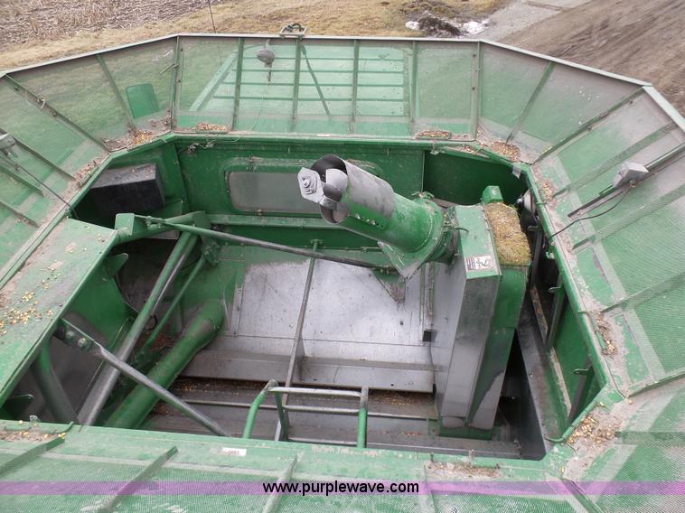 image for item K7625 1997 John Deere 9500 SideHill RWA combine