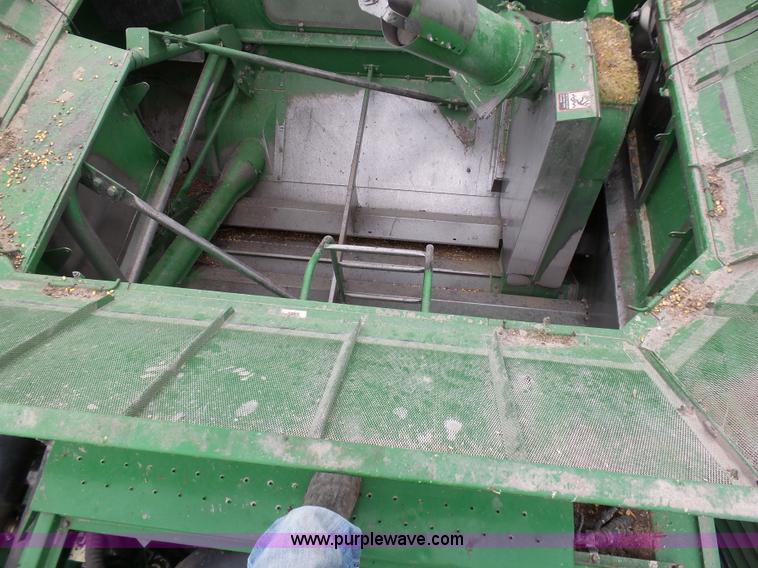 image for item K7625 1997 John Deere 9500 SideHill RWA combine