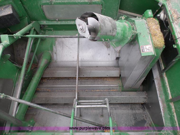 image for item K7625 1997 John Deere 9500 SideHill RWA combine