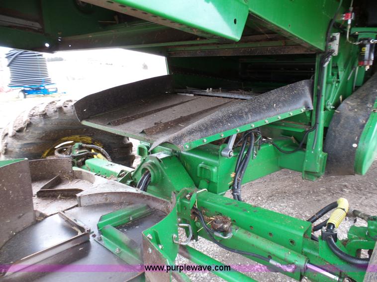 image for item K7625 1997 John Deere 9500 SideHill RWA combine