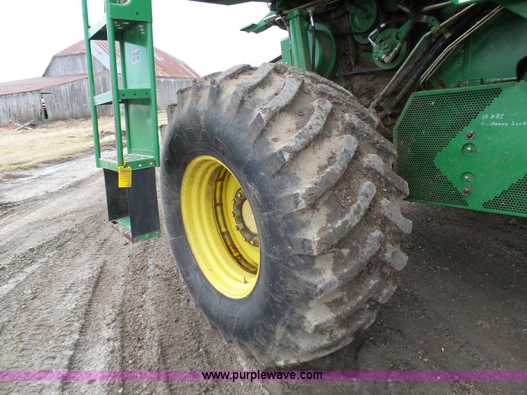 image for item K7625 1997 John Deere 9500 SideHill RWA combine