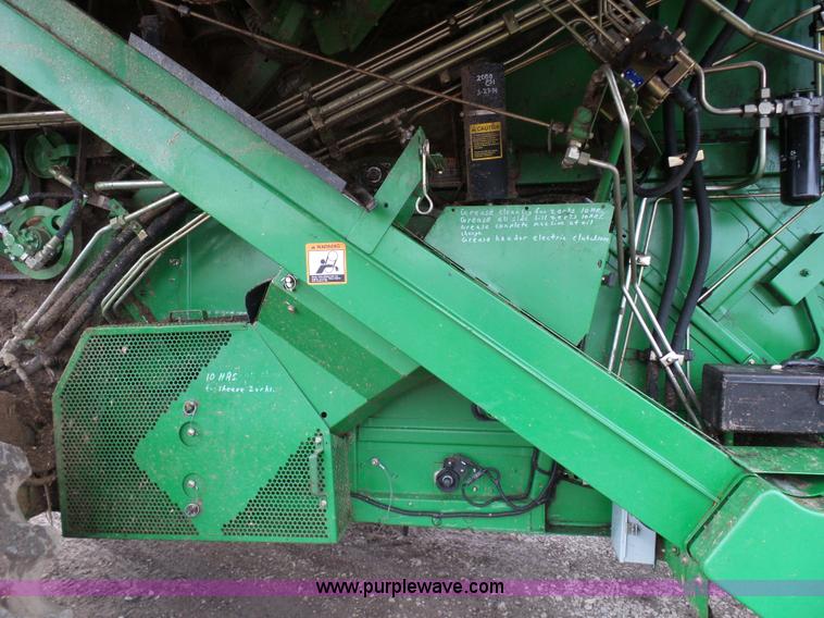 image for item K7625 1997 John Deere 9500 SideHill RWA combine