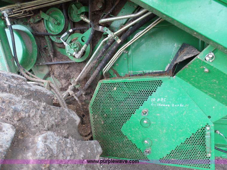 image for item K7625 1997 John Deere 9500 SideHill RWA combine