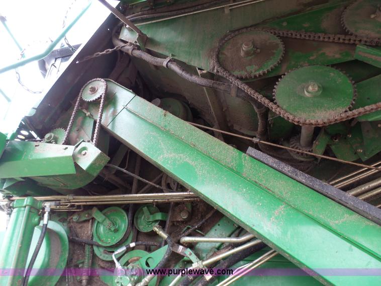 image for item K7625 1997 John Deere 9500 SideHill RWA combine