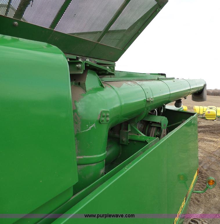 image for item K7625 1997 John Deere 9500 SideHill RWA combine