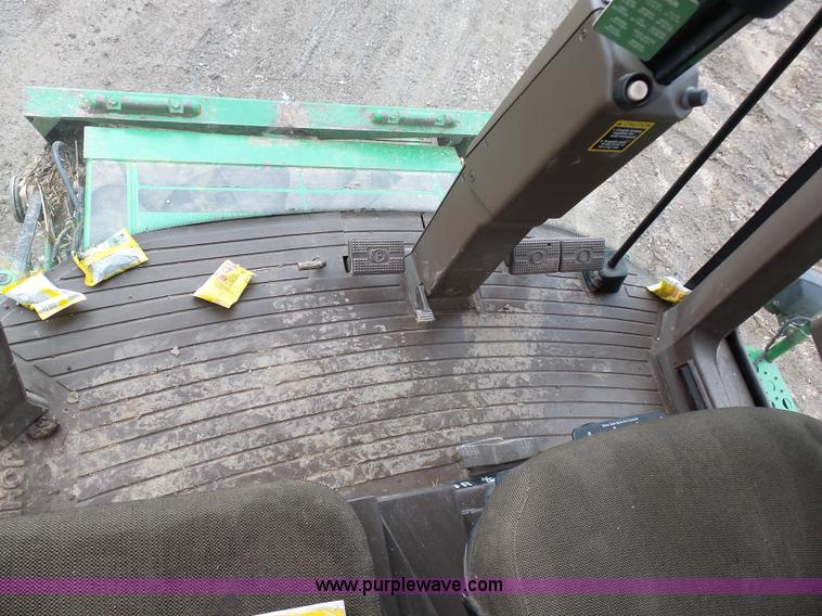 image for item K7625 1997 John Deere 9500 SideHill RWA combine