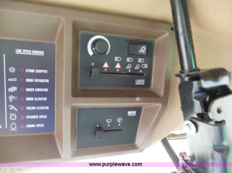 image for item K7625 1997 John Deere 9500 SideHill RWA combine