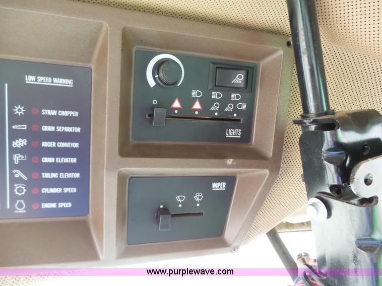 image for item K7625 1997 John Deere 9500 SideHill RWA combine