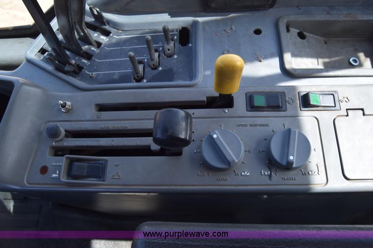 image for item K8608 1988 Case IH 7140 MFWD tractor