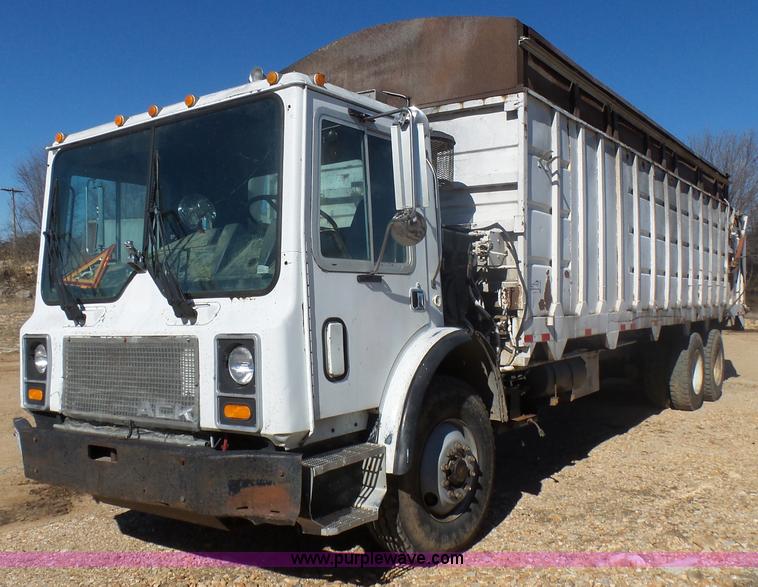 image for item L5406 1990 Mack MR690S grain/silage truck