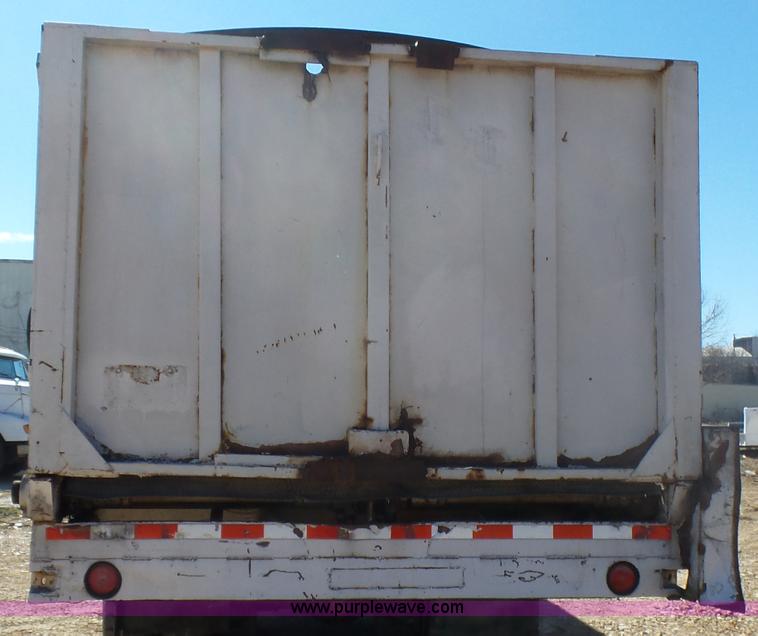 image for item L5406 1990 Mack MR690S grain/silage truck