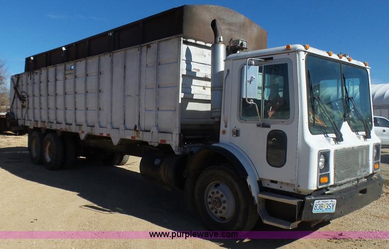 image for item L5406 1990 Mack MR690S grain/silage truck