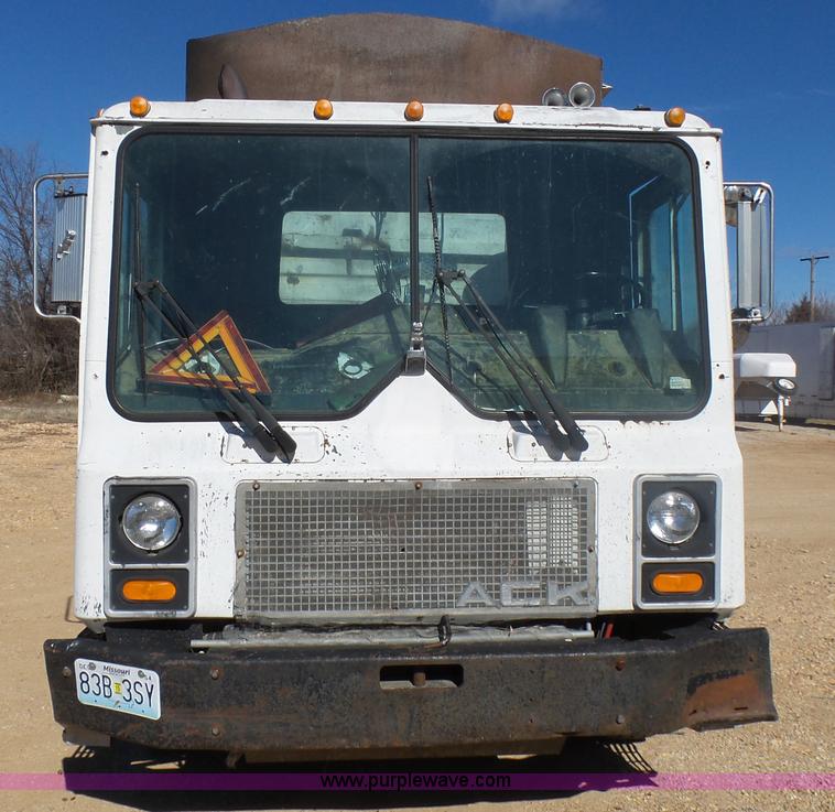 image for item L5406 1990 Mack MR690S grain/silage truck