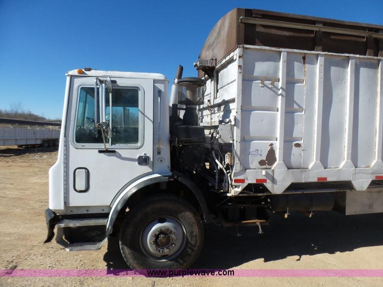 image for item L5406 1990 Mack MR690S grain/silage truck