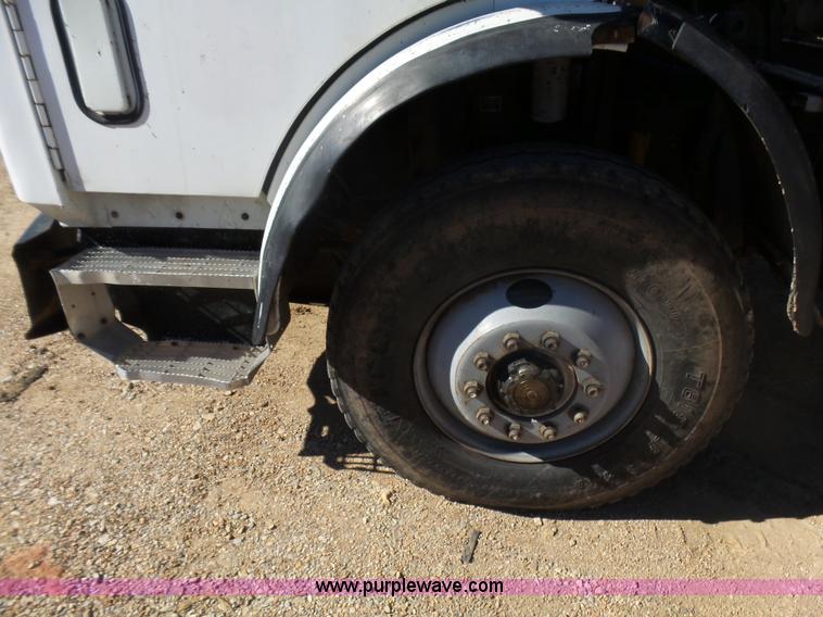 image for item L5406 1990 Mack MR690S grain/silage truck