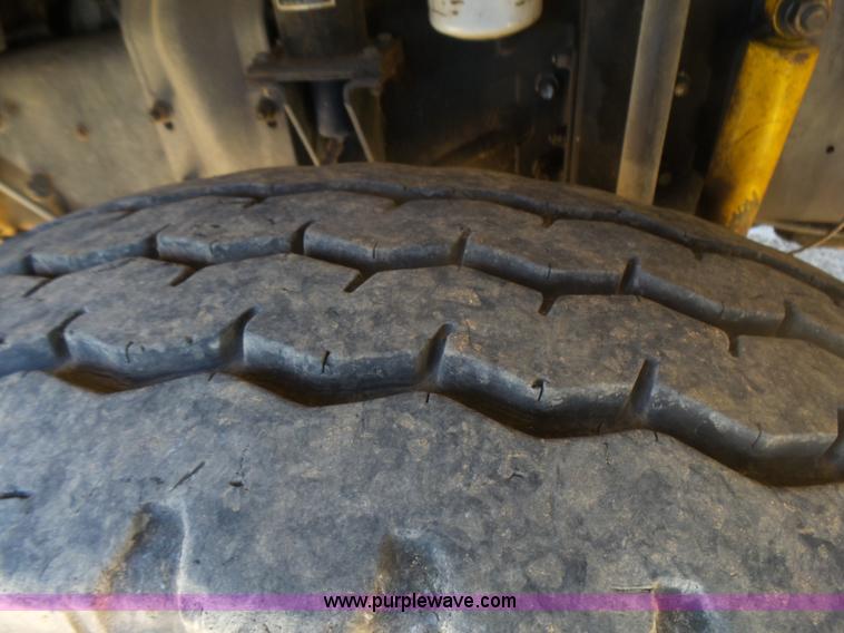 image for item L5406 1990 Mack MR690S grain/silage truck