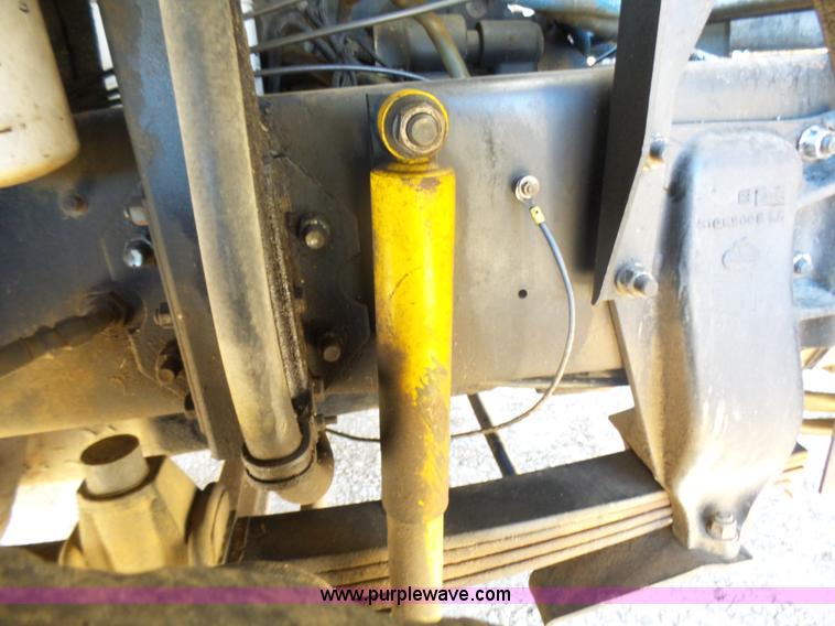 image for item L5406 1990 Mack MR690S grain/silage truck