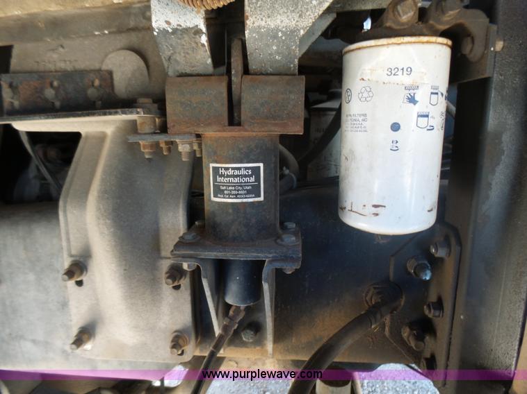 image for item L5406 1990 Mack MR690S grain/silage truck