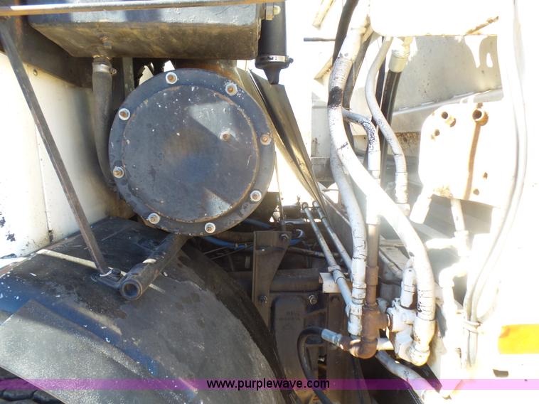 image for item L5406 1990 Mack MR690S grain/silage truck