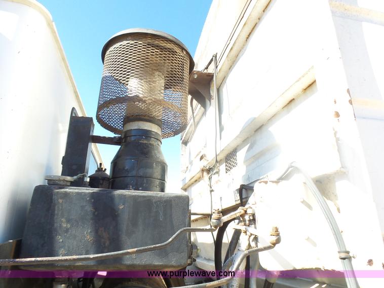 image for item L5406 1990 Mack MR690S grain/silage truck