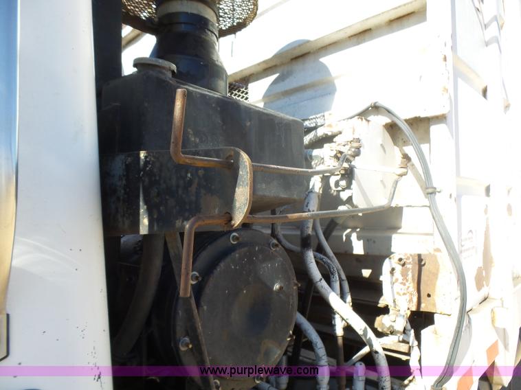 image for item L5406 1990 Mack MR690S grain/silage truck