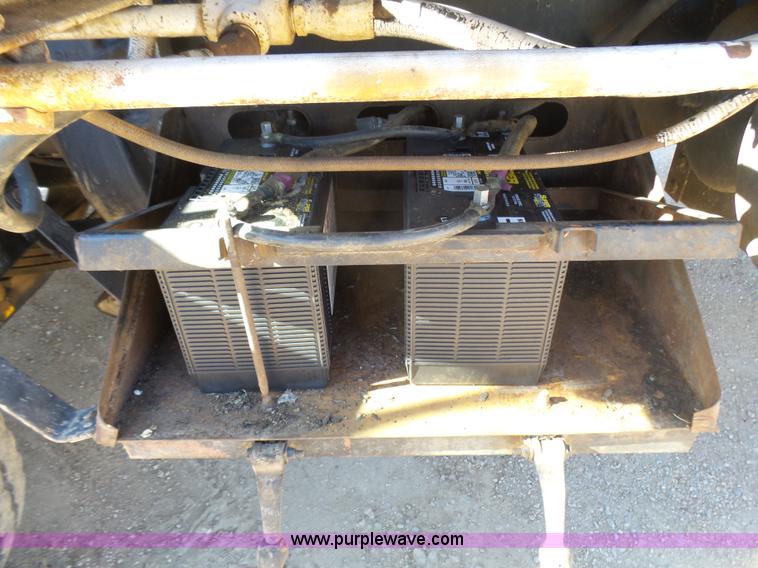 image for item L5406 1990 Mack MR690S grain/silage truck