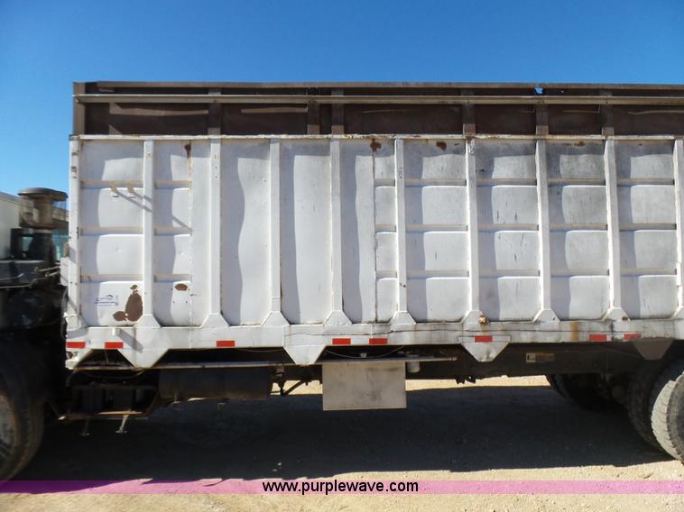 image for item L5406 1990 Mack MR690S grain/silage truck