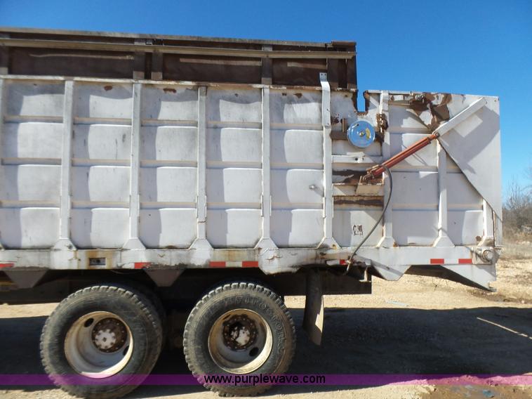 image for item L5406 1990 Mack MR690S grain/silage truck