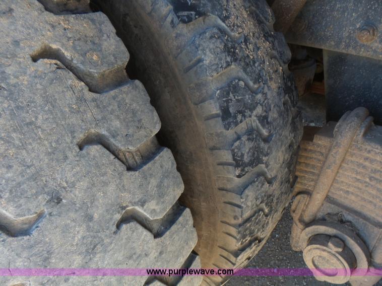 image for item L5406 1990 Mack MR690S grain/silage truck