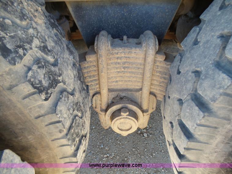 image for item L5406 1990 Mack MR690S grain/silage truck