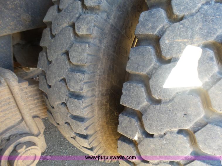 image for item L5406 1990 Mack MR690S grain/silage truck