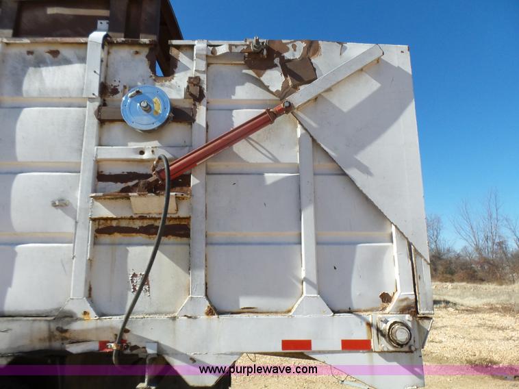 image for item L5406 1990 Mack MR690S grain/silage truck