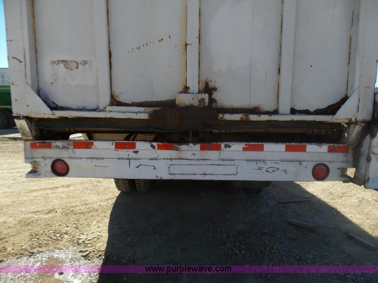 image for item L5406 1990 Mack MR690S grain/silage truck