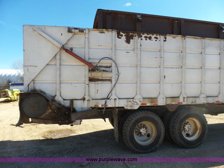 image for item L5406 1990 Mack MR690S grain/silage truck