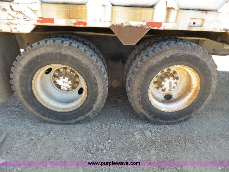 image for item L5406 1990 Mack MR690S grain/silage truck