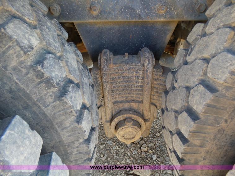 image for item L5406 1990 Mack MR690S grain/silage truck