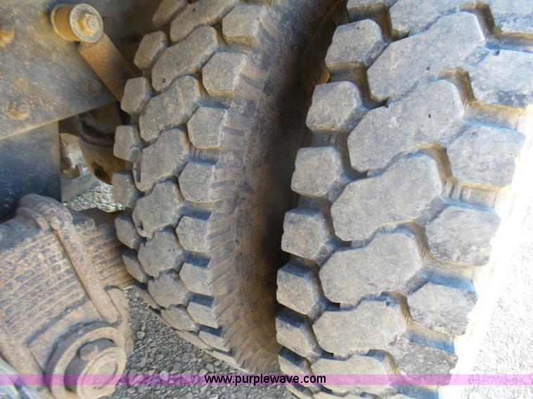 image for item L5406 1990 Mack MR690S grain/silage truck