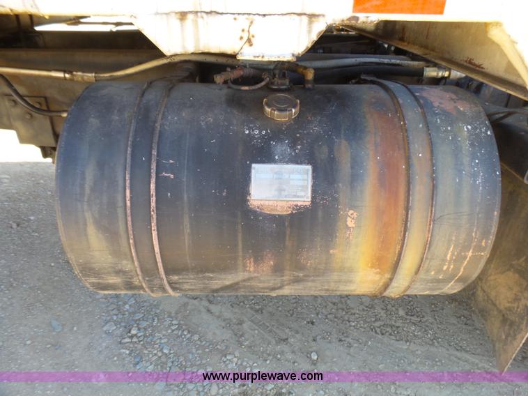 image for item L5406 1990 Mack MR690S grain/silage truck