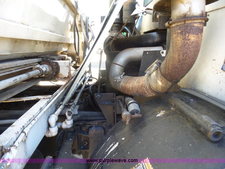 image for item L5406 1990 Mack MR690S grain/silage truck