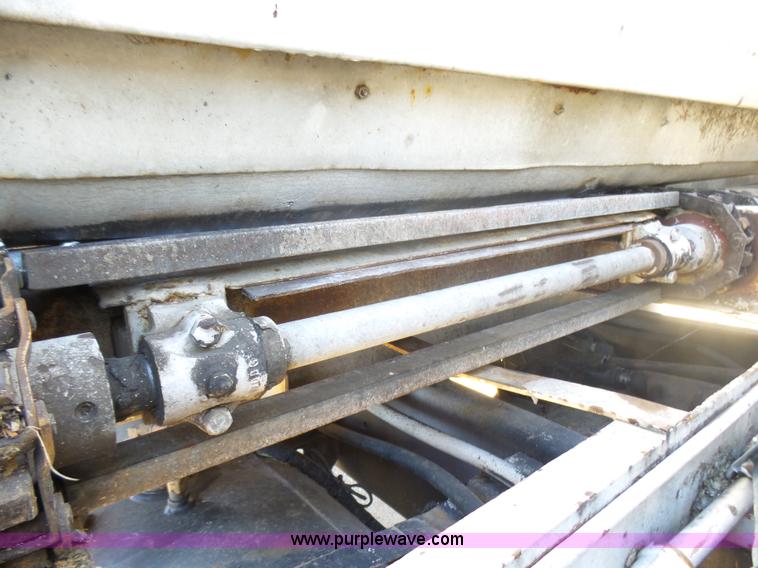 image for item L5406 1990 Mack MR690S grain/silage truck